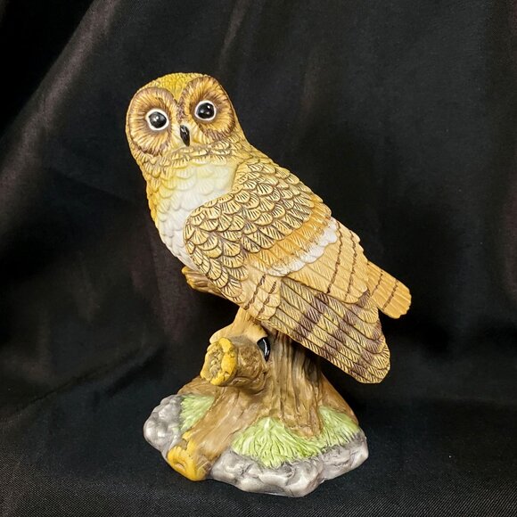 Porcelain Owl Statue Standing On a Tree Stump 5.5 in Tall X 4in Wide - Picture 1 of 10